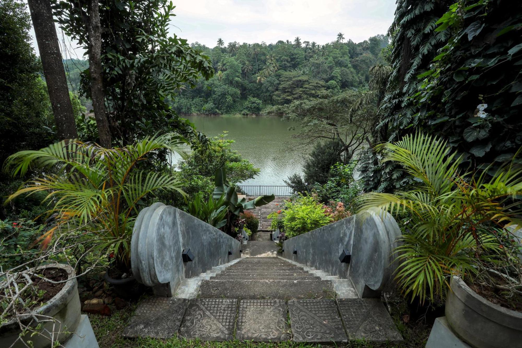 Kandy Rivers Edge Nature Resort Exterior photo
