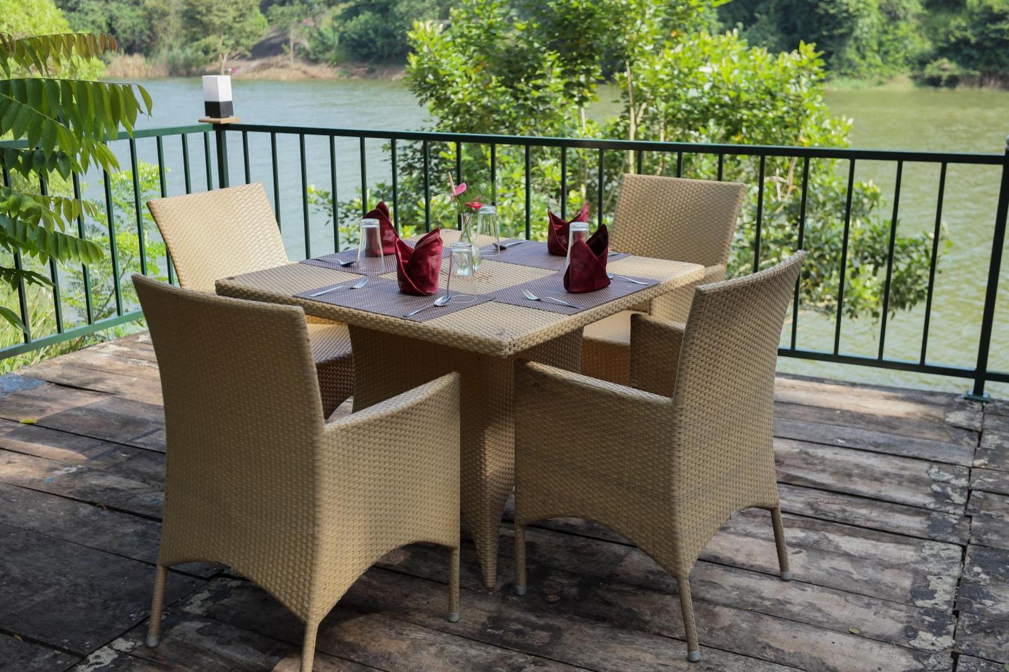 Kandy Rivers Edge Nature Resort Exterior photo