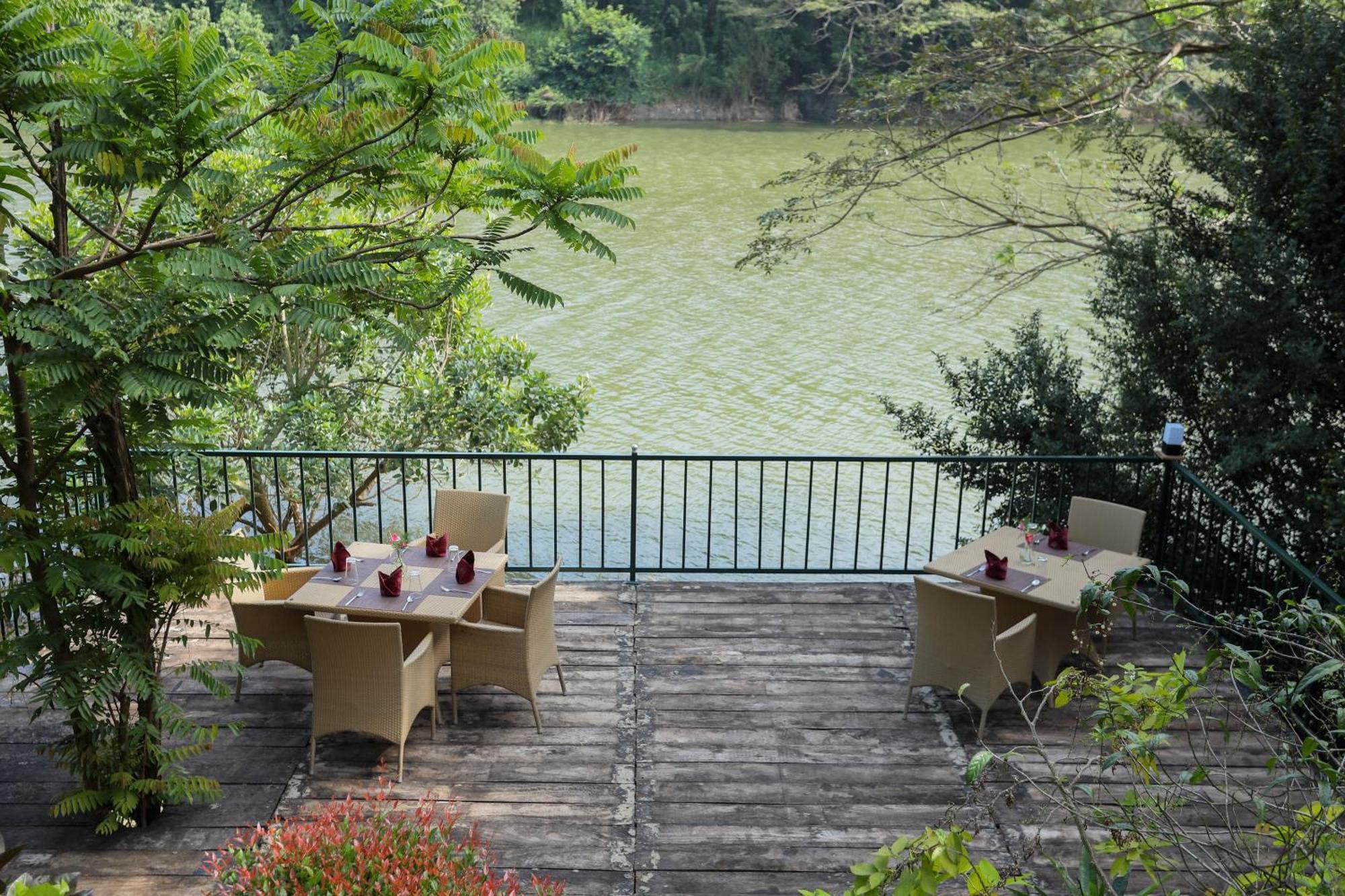Kandy Rivers Edge Nature Resort Exterior photo